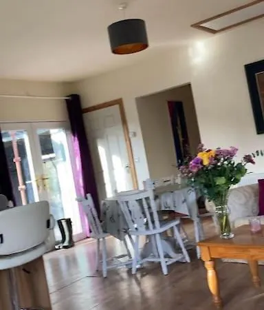 3 Bedroom Beautiful Cosy 펜션 *