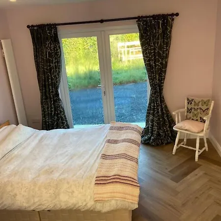 3 Bedroom Beautiful Cosy Killashandra